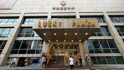 Lucky Plaza (D9), Retail #561793661